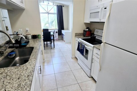 Снять в аренду квартиру в Майами, Флорида 2 спальни, 82.78м2, № 2009709 - фото 8