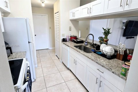 Снять в аренду квартиру в Майами, Флорида 2 спальни, 82.78м2, № 2009709 - фото 5