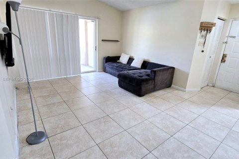 Снять в аренду квартиру в Майами, Флорида 2 спальни, 82.78м2, № 2009709 - фото 23