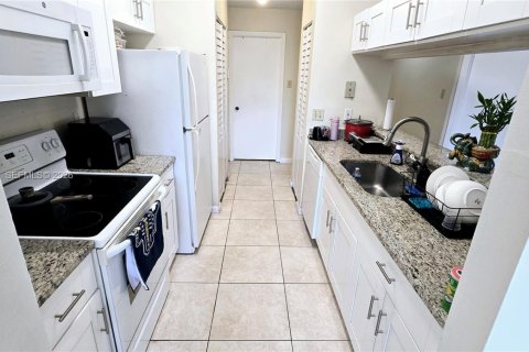 Снять в аренду квартиру в Майами, Флорида 2 спальни, 82.78м2, № 2009709 - фото 9