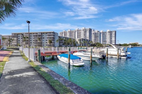Copropriété à vendre à Aventura, Floride: 2 chambres, 100.61 m2 № 2281053 - photo 7