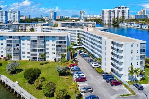Copropriété à vendre à Aventura, Floride: 2 chambres, 100.61 m2 № 2281053 - photo 5
