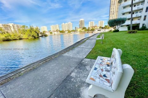 Copropriété à vendre à Aventura, Floride: 2 chambres, 100.61 m2 № 2281053 - photo 11
