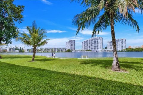 Copropriété à vendre à Aventura, Floride: 2 chambres, 100.61 m2 № 2281053 - photo 6