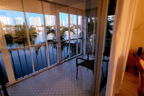 Copropriété à vendre à Aventura, Floride: 2 chambres, 100.61 m2 № 2281053 - photo 19