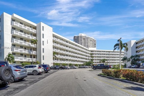 Copropriété à vendre à Aventura, Floride: 2 chambres, 100.61 m2 № 2281053 - photo 9