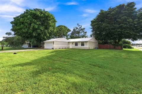 House in Fort Myers, Florida 3 bedrooms, 96.25 sq.m. № 2403566 - photo 4