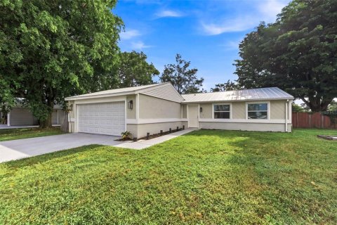 House in Fort Myers, Florida 3 bedrooms, 96.25 sq.m. № 2403566 - photo 3