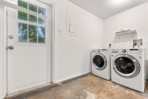 House in Fort Myers, Florida 3 bedrooms, 96.25 sq.m. № 2403566 - photo 23