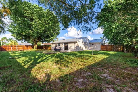 House in Fort Myers, Florida 3 bedrooms, 96.25 sq.m. № 2403566 - photo 27