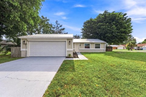 House in Fort Myers, Florida 3 bedrooms, 96.25 sq.m. № 2403566
