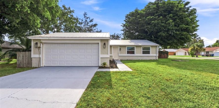 House in Fort Myers, Florida 3 bedrooms, 96.25 sq.m. № 2403566