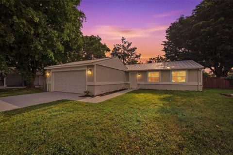 House in Fort Myers, Florida 3 bedrooms, 96.25 sq.m. № 2403566 - photo 2