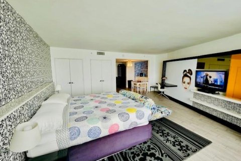Estudio en el Condominio en Miami Beach, Florida  № 2035326