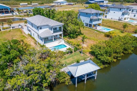 Купить виллу или дом в Аполло-Бич, Флорида 11 комнат, 308.62м2, № 1087262 - фото 4