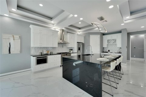 Купить виллу или дом в Аполло-Бич, Флорида 11 комнат, 308.62м2, № 1087262 - фото 9