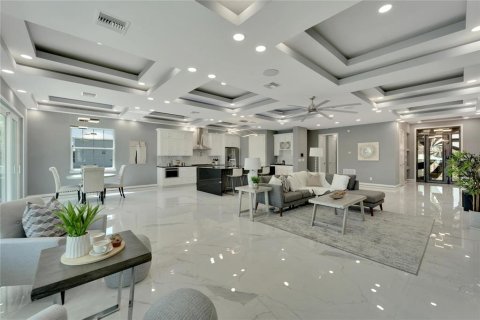 Купить виллу или дом в Аполло-Бич, Флорида 11 комнат, 308.62м2, № 1087262 - фото 13