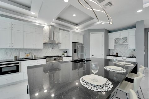 Купить виллу или дом в Аполло-Бич, Флорида 11 комнат, 308.62м2, № 1087262 - фото 8