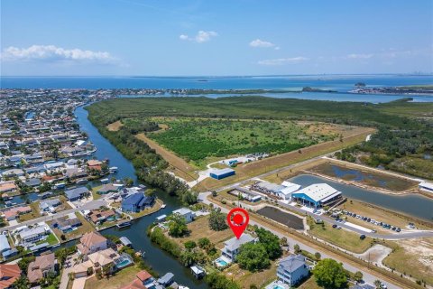 Купить виллу или дом в Аполло-Бич, Флорида 11 комнат, 308.62м2, № 1087262 - фото 5