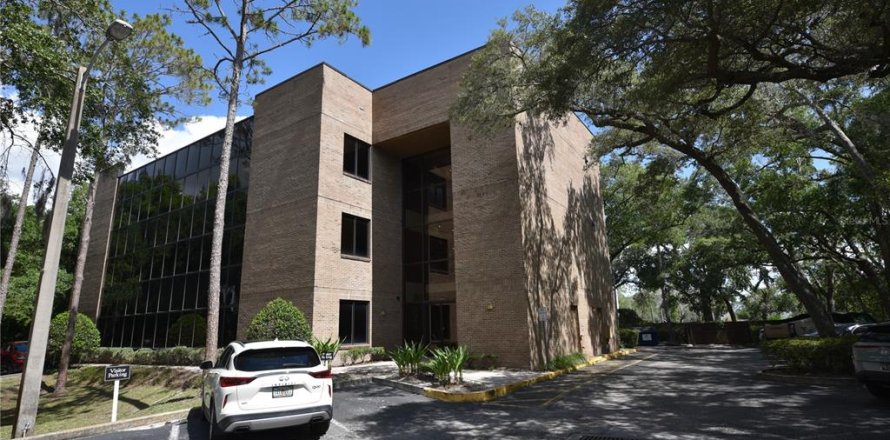 Immobilier commercial à Altamonte Springs, Floride 1441.84 m2 № 2408111
