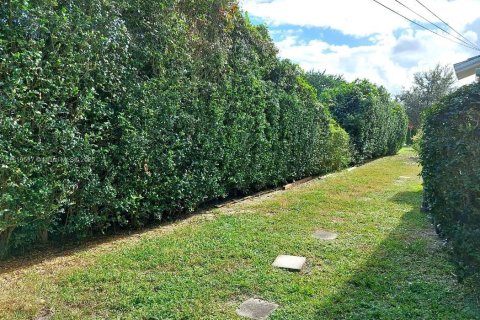 Casa en alquiler en Biscayne Park, Florida, 2 dormitorios, 83.61 m2 № 1780034 - foto 6