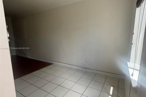 Casa en alquiler en Biscayne Park, Florida, 2 dormitorios, 83.61 m2 № 1780034 - foto 18