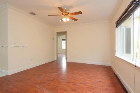 Casa en alquiler en Biscayne Park, Florida, 2 dormitorios, 83.61 m2 № 1780034 - foto 12