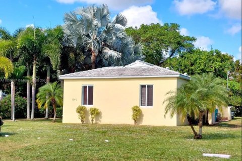 Casa en alquiler en Biscayne Park, Florida, 2 dormitorios, 83.61 m2 № 1780034 - foto 4