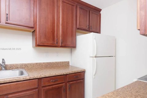 Casa en alquiler en Biscayne Park, Florida, 2 dormitorios, 83.61 m2 № 1780034 - foto 10