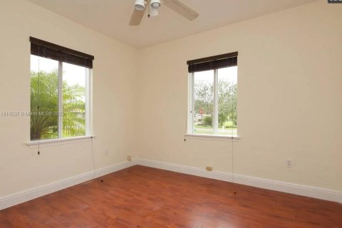 Casa en alquiler en Biscayne Park, Florida, 2 dormitorios, 83.61 m2 № 1780034 - foto 7