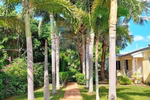 Casa en alquiler en Biscayne Park, Florida, 2 dormitorios, 83.61 m2 № 1780034 - foto 1