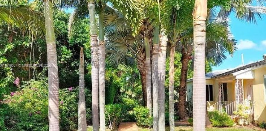 Villa ou maison à Biscayne Park, Floride 2 chambres, 83.61 m2 № 1780034