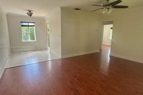 Casa en alquiler en Biscayne Park, Florida, 2 dormitorios, 83.61 m2 № 1780034 - foto 16