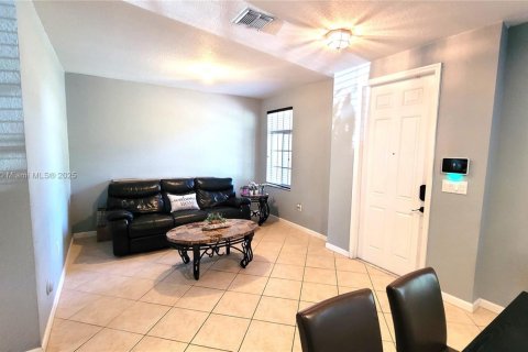 Townhouse in Homestead, Florida 3 bedrooms, 146.79 sq.m. № 1953599 - photo 6