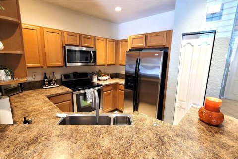 Townhouse in Homestead, Florida 3 bedrooms, 146.79 sq.m. № 1953599 - photo 3