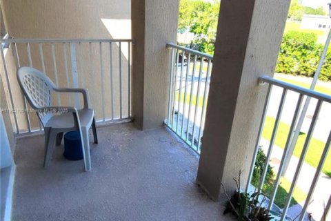 Townhouse in Homestead, Florida 3 bedrooms, 146.79 sq.m. № 1953599 - photo 17