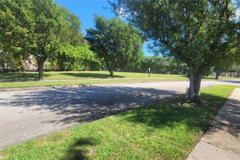Townhouse in Homestead, Florida 3 bedrooms, 146.79 sq.m. № 1953599 - photo 22