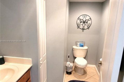 Townhouse in Homestead, Florida 3 bedrooms, 146.79 sq.m. № 1953599 - photo 14