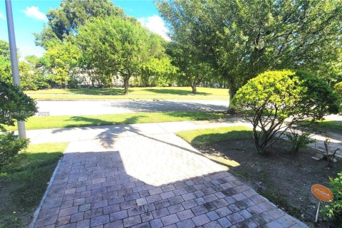 Townhouse in Homestead, Florida 3 bedrooms, 146.79 sq.m. № 1953599 - photo 20
