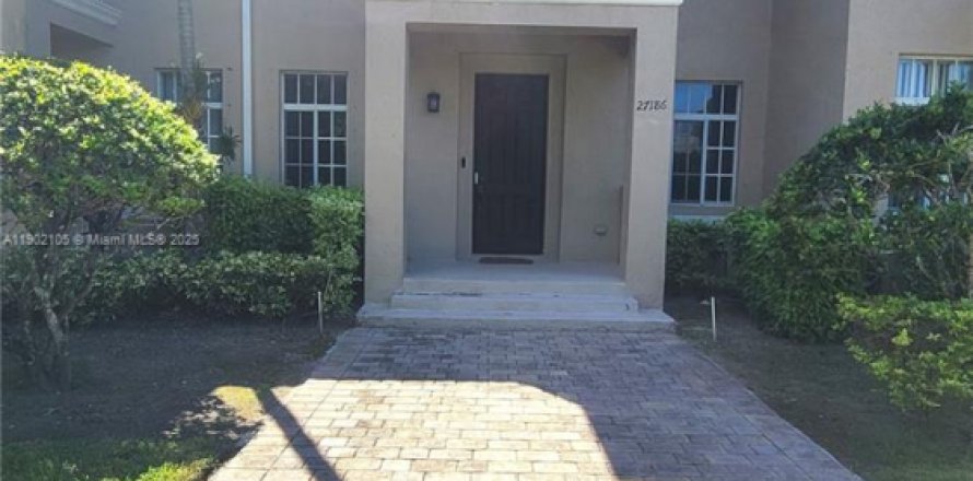 Townhouse in Homestead, Florida 3 bedrooms, 146.79 sq.m. № 1953599