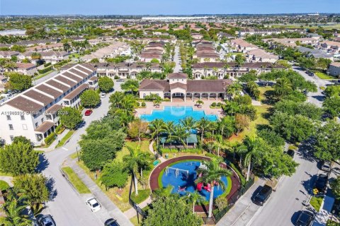 Townhouse in Homestead, Florida 3 bedrooms, 146.79 sq.m. № 1953599 - photo 24