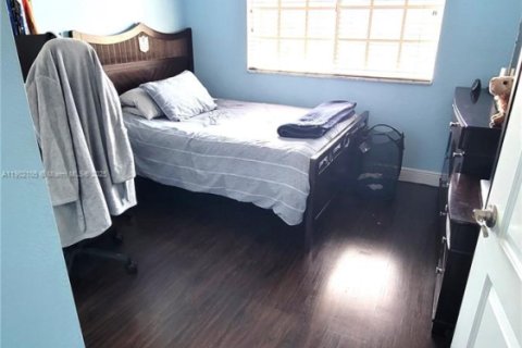 Townhouse in Homestead, Florida 3 bedrooms, 146.79 sq.m. № 1953599 - photo 12