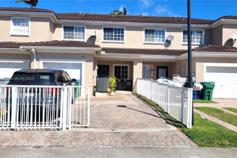 Townhouse in Homestead, Florida 3 bedrooms, 146.79 sq.m. № 1953599 - photo 2