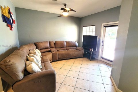 Townhouse in Homestead, Florida 3 bedrooms, 146.79 sq.m. № 1953599 - photo 5