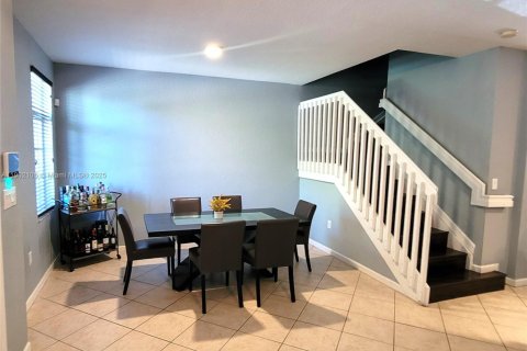 Townhouse in Homestead, Florida 3 bedrooms, 146.79 sq.m. № 1953599 - photo 7