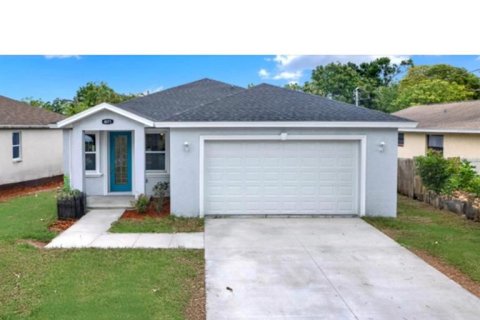 House in Saint Petersburg, Florida 3 bedrooms, 192.49 sq.m. № 1690582 - photo 1