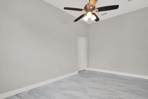 House in Saint Petersburg, Florida 3 bedrooms, 192.49 sq.m. № 1690582 - photo 10