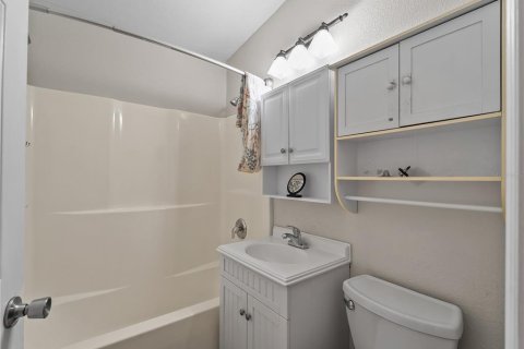 House in Port Charlotte, Florida 3 bedrooms, 110.46 sq.m. № 2223118 - photo 27