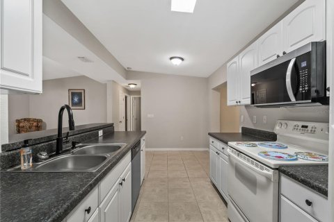House in Port Charlotte, Florida 3 bedrooms, 110.46 sq.m. № 2223118 - photo 14
