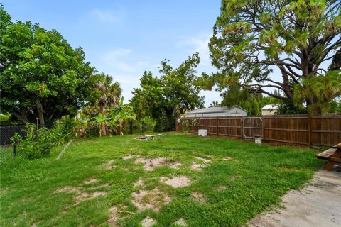 House in Port Charlotte, Florida 3 bedrooms, 110.46 sq.m. № 2223118 - photo 30
